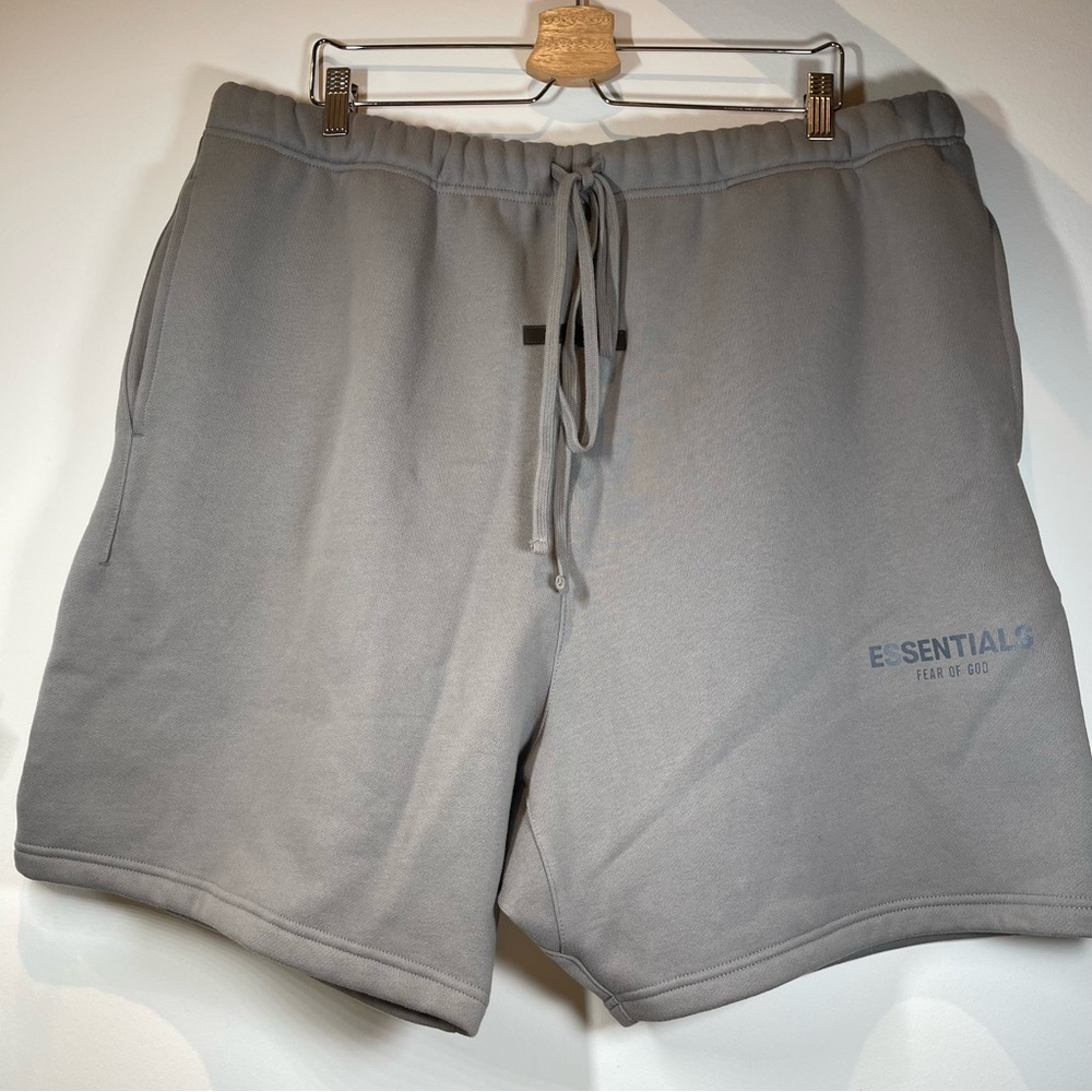 NWT Fear of God Essentials Sweatshort SS21 Cement/Pebble XXL